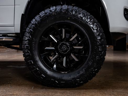 Used 2023 RAM 3500 Laramie AWD/4WD image 11