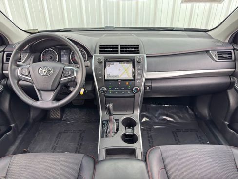 Used 2017 Toyota Camry SE image 12