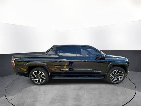 Used 2024 Chevrolet Silverado EV RST AWD/4WD image 8