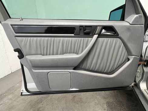 Used 1995 Mercedes-Benz E 320 Sedan image 7
