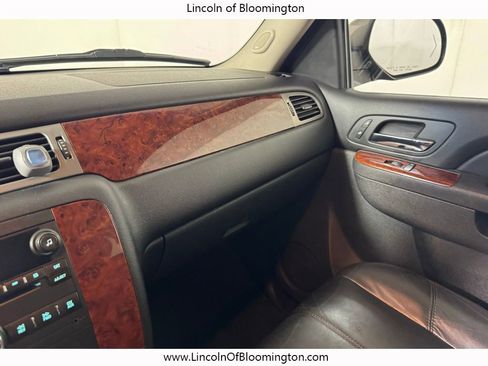 Used 2011 Chevrolet Suburban LT w/ Luxury Package AWD/4WD image 32