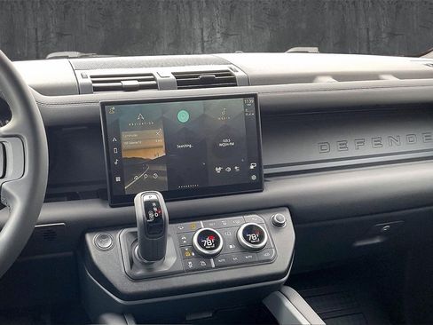 Used 2025 Land Rover Defender 110 S image 9