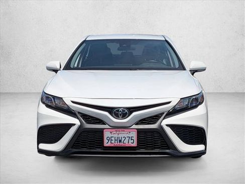 Used 2023 Toyota Camry SE FWD image 3