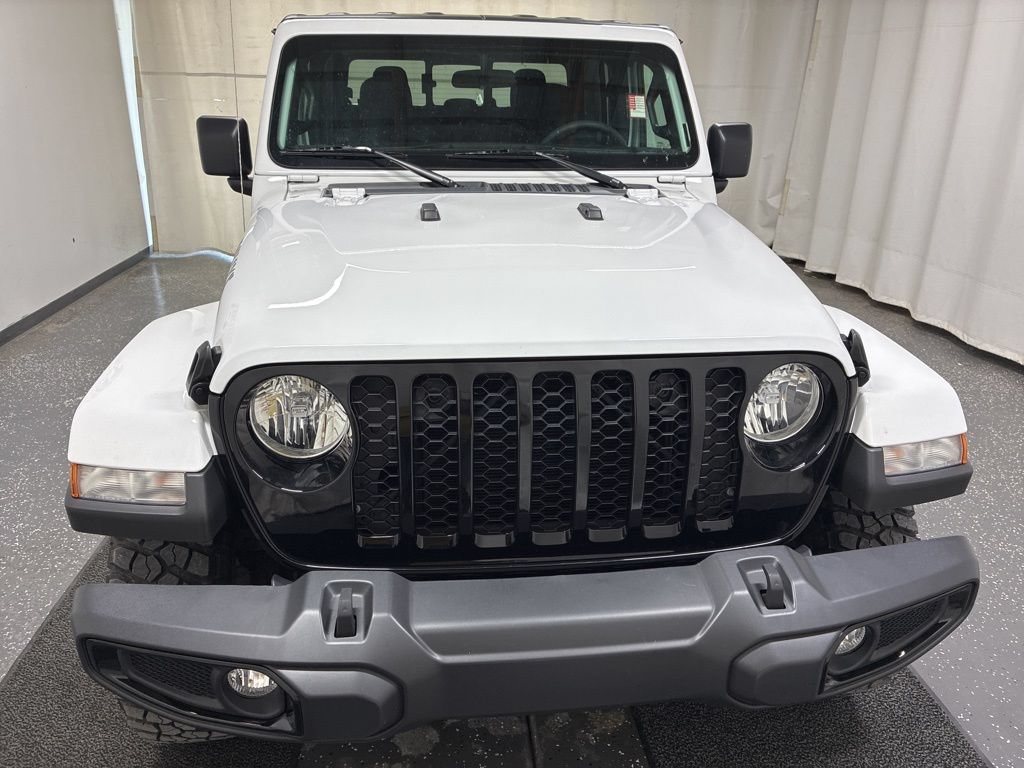 Used 2023 Jeep Gladiator Sport AWD/4WD image 2
