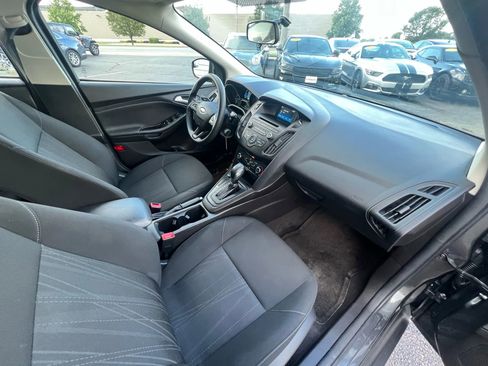 Used 2017 Ford Focus SE image 28