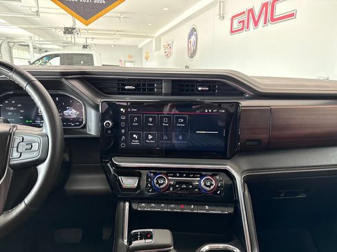 Certified 2026 GMC Sierra 1500 Denali Ultimate AWD/4WD image 19