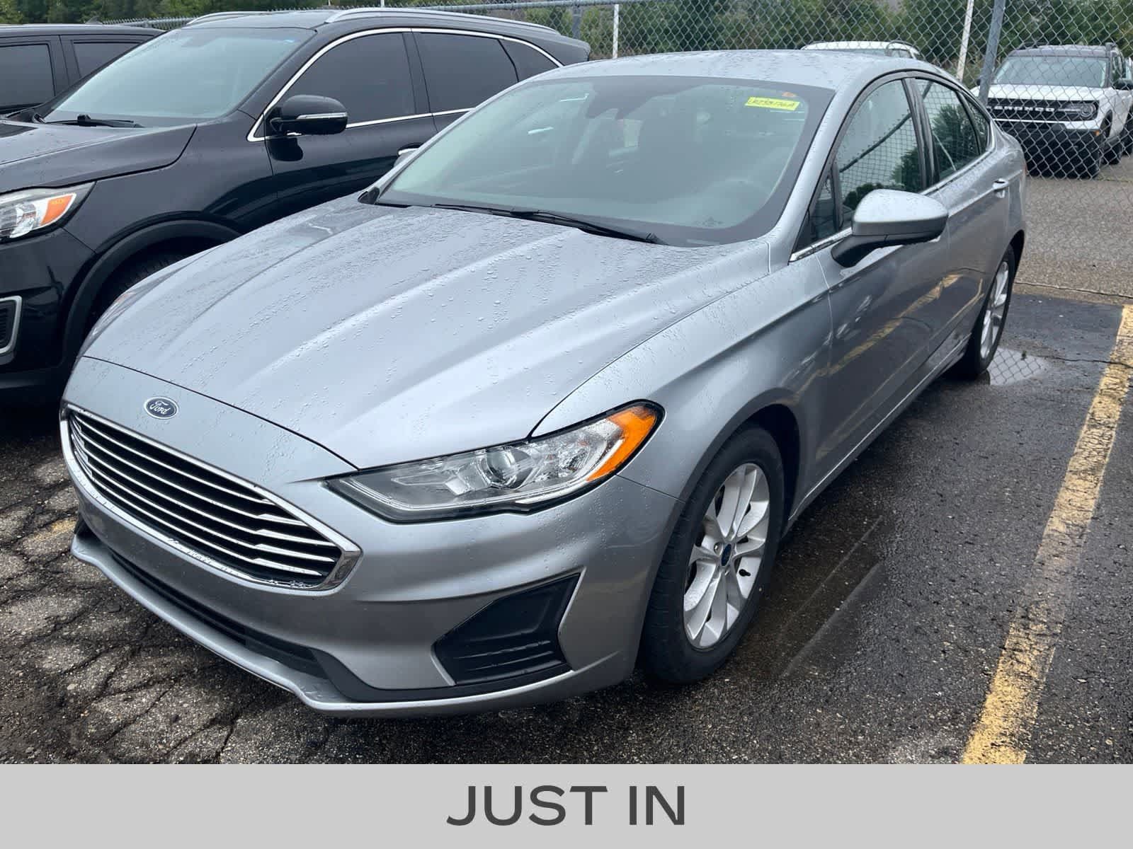 Used 2020 Ford Fusion SE FWD image 1