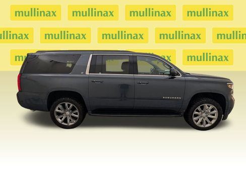 Used 2020 Chevrolet Suburban LT image 2