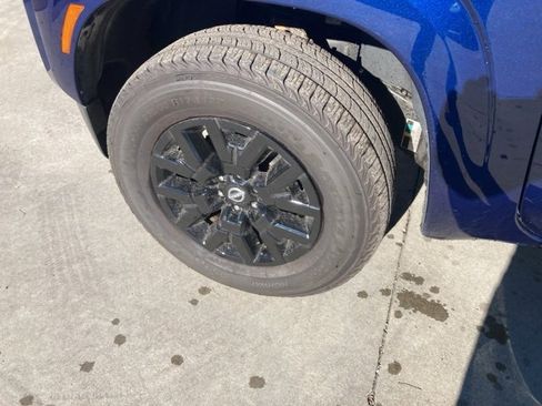 Used 2023 Nissan Frontier SV image 10