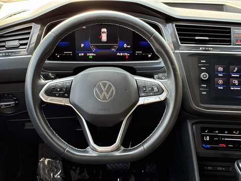 Used 2022 Volkswagen Tiguan SE AWD/4WD image 21