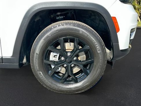 Used 2024 Jeep Grand Cherokee L Altitude RWD image 33