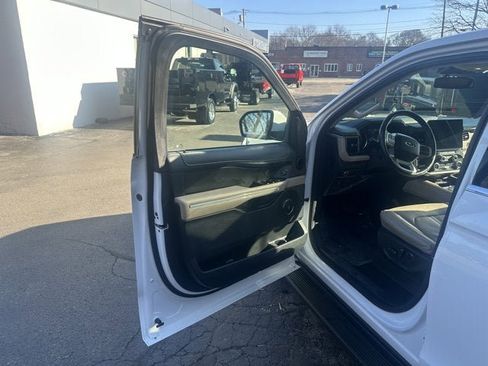 Used 2024 Ford Expedition Max Limited image 11