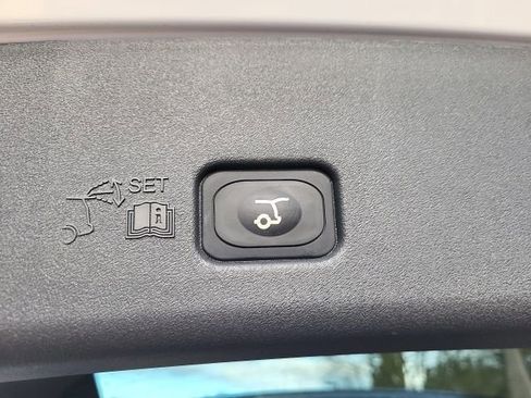 Used 2024 Lincoln Nautilus Reserve image 6