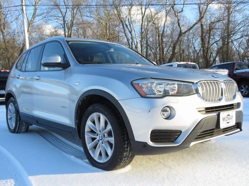 Used 2017 BMW X3 xDrive28i image 3