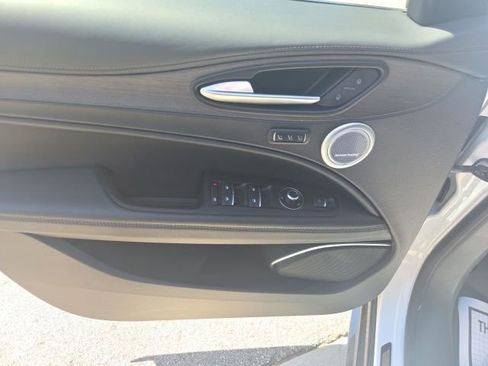 Used 2022 Alfa Romeo Stelvio Ti AWD/4WD image 30