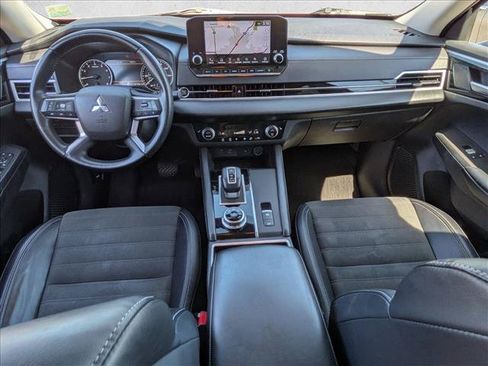 Used 2024 Mitsubishi Outlander SE FWD image 17