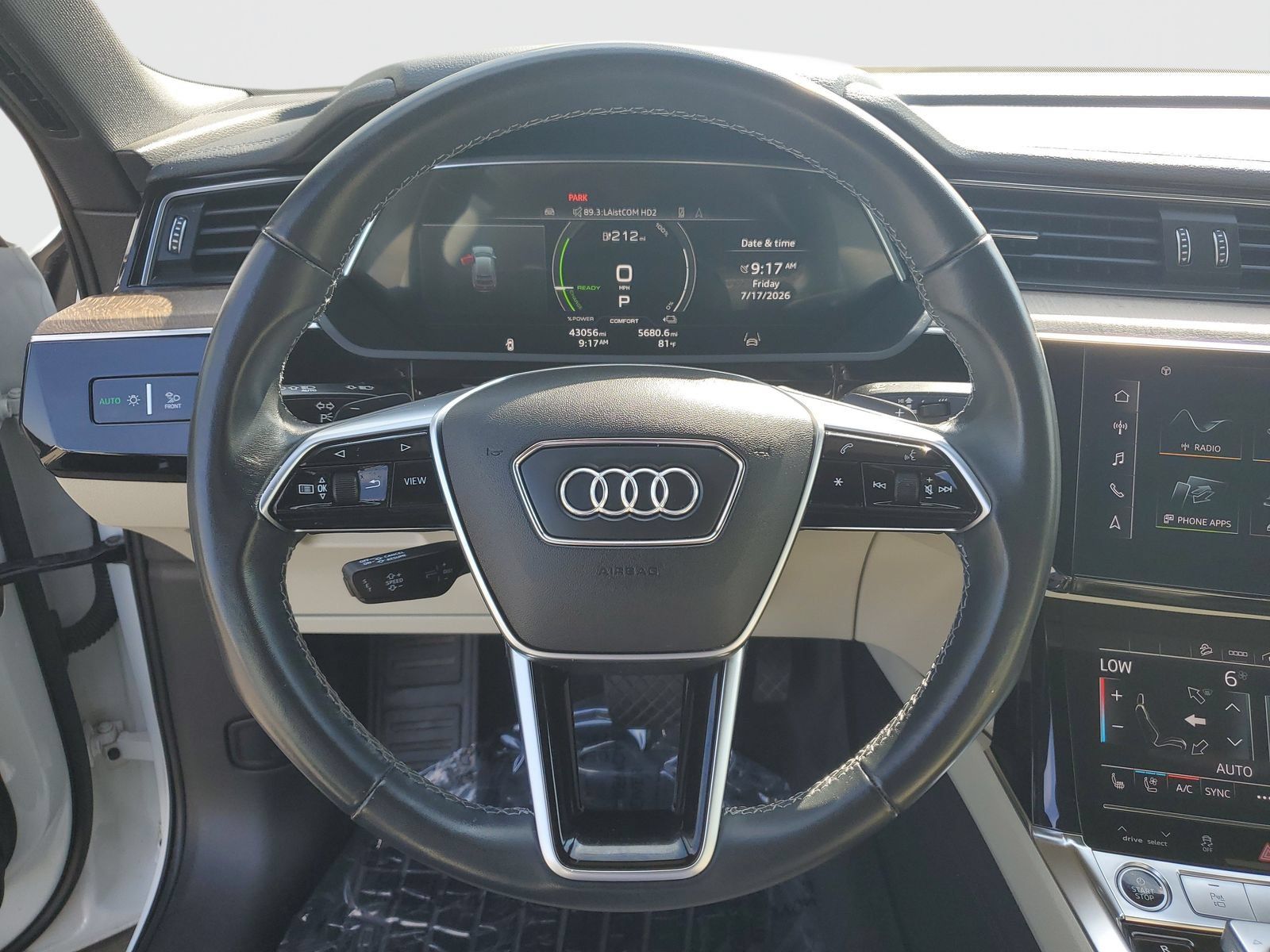 Used 2024 Audi Q8 e-tron Premium Plus w/ Premium Plus Package AWD/4WD image 29
