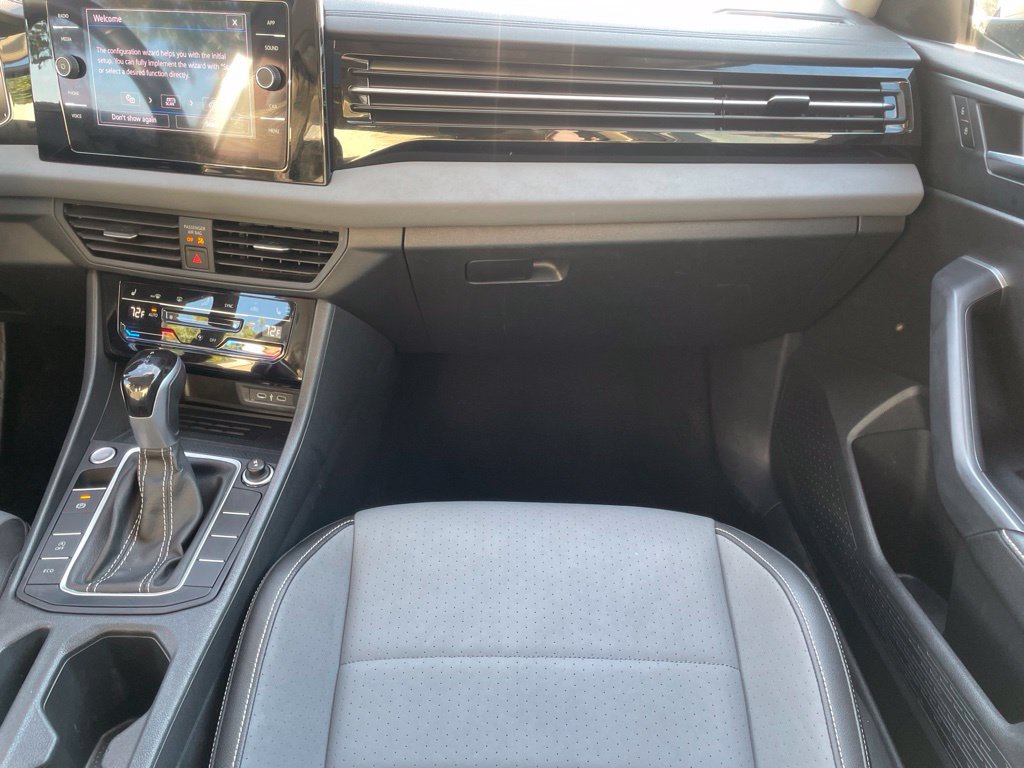 Used 2025 Volkswagen Jetta SE FWD image 23