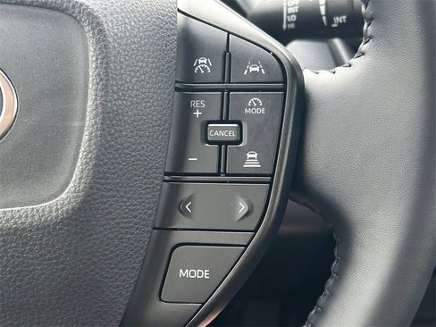 Used 2025 Toyota Prius LE image 35