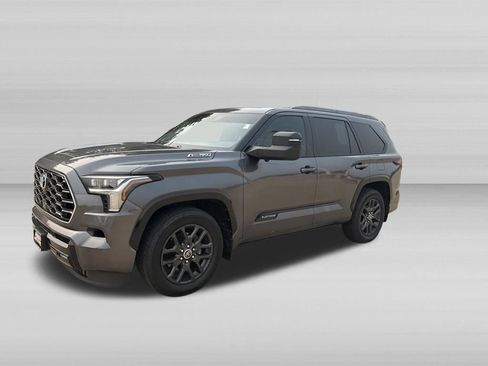 Used 2023 Toyota Sequoia Platinum AWD/4WD image 8