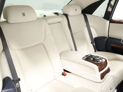 Used 2015 Rolls-Royce Ghost RWD image 91