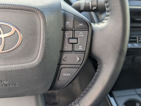 Used 2024 Toyota Prius LE image 28