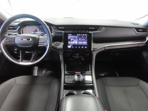 Used 2023 Jeep Grand Cherokee Laredo w/ Luxury Tech Group I RWD image 12