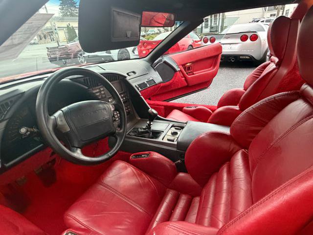 Used 2000 Chevrolet Corvette Coupe w/ Roof Pkg RWD image 4