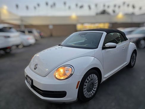 Used 2015 Volkswagen Beetle 1.8T image 1