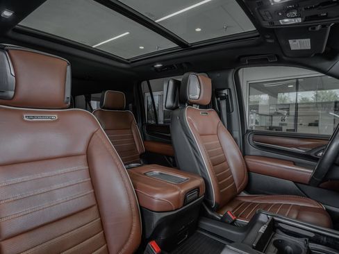Used 2024 GMC Yukon XL Denali Ultimate AWD/4WD image 32