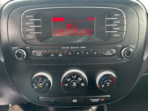 Used 2015 Kia Soul FWD image 11