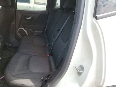 Used 2016 Jeep Renegade Latitude w/ Popular Equipment Group AWD/4WD image 9