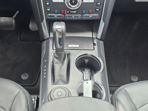 Used 2017 Ford Explorer Limited AWD/4WD image 19