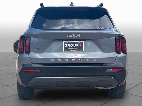 Used 2022 Kia Sorento S w/ Panoramic Sunroof Package AWD/4WD image 5