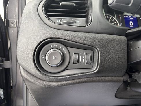 Used 2018 Jeep Renegade Altitude image 18