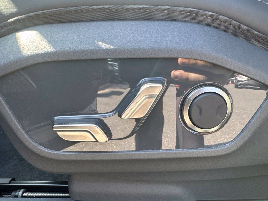 Used 2024 Kia EV9 Light Long Range RWD image 10