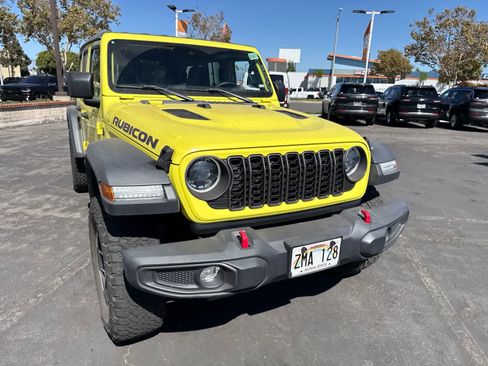 Used 2024 Jeep Wrangler Unlimited Rubicon AWD/4WD image 7