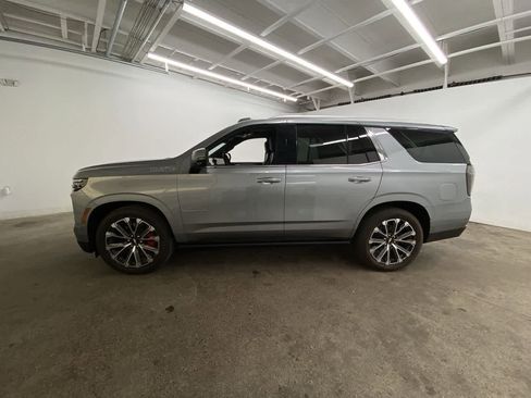 Used 2025 Chevrolet Tahoe High Country AWD/4WD image 3