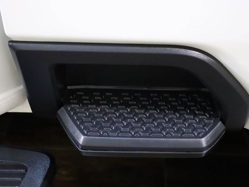 Used 2024 GMC Sierra 2500 SLE image 36