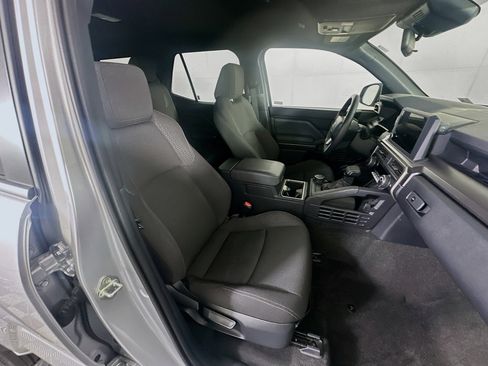 Used 2025 Toyota 4Runner SR5 image 29