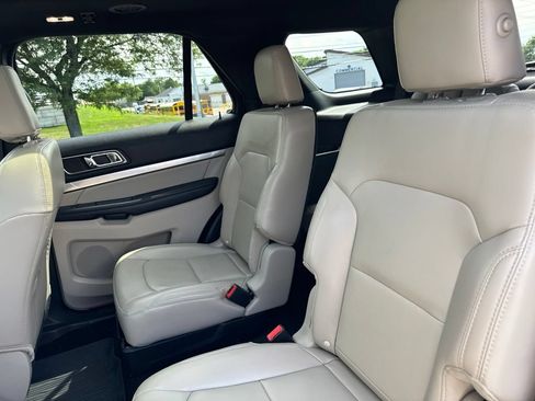 Used 2019 Ford Explorer XLT w/ Equipment Group 202A AWD/4WD image 6