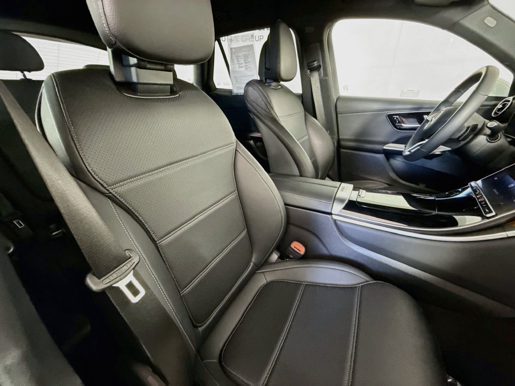 Used 2024 Mercedes-Benz GLC 300 image 27