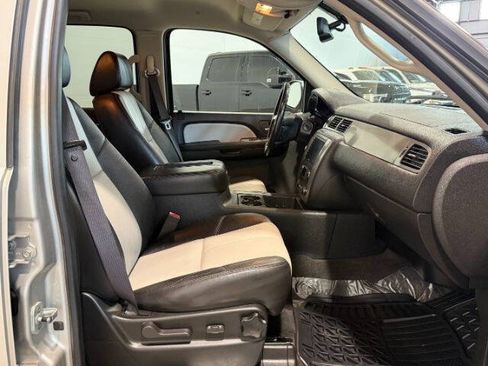 Used 2008 Chevrolet Avalanche LTZ AWD/4WD image 17