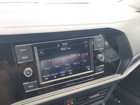 Used 2024 Volkswagen Jetta SE FWD image 18