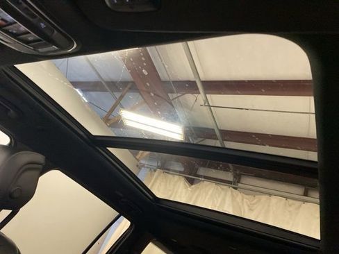 Used 2023 Jeep Wagoneer L 4WD w/ Premium Group I image 17