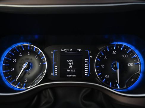 Used 2021 Chrysler Voyager LX FWD image 3