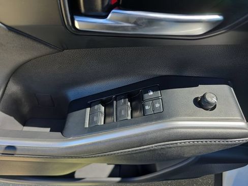 Used 2020 Toyota Highlander XLE AWD/4WD image 32