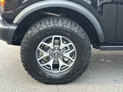 Used 2025 Ford Bronco Badlands image 15