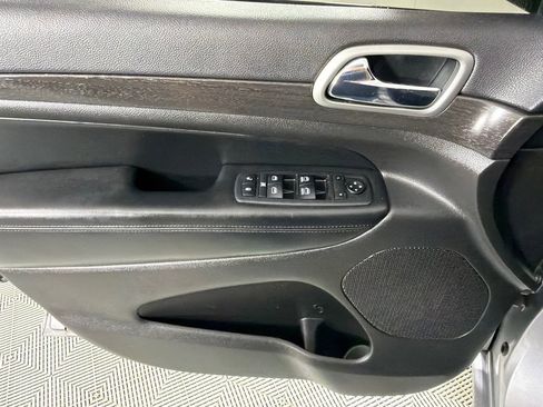 Used 2018 Jeep Grand Cherokee Altitude image 10