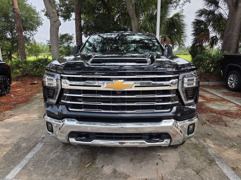 Used 2024 Chevrolet Silverado 2500 LTZ w/ LTZ Convenience Package AWD/4WD image 2